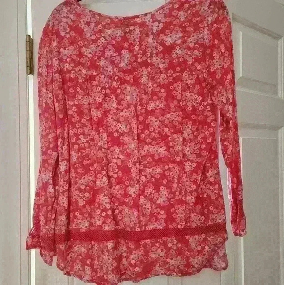 Gap Red Floral Mesh Detail Top Size L - Picture 5 of 9